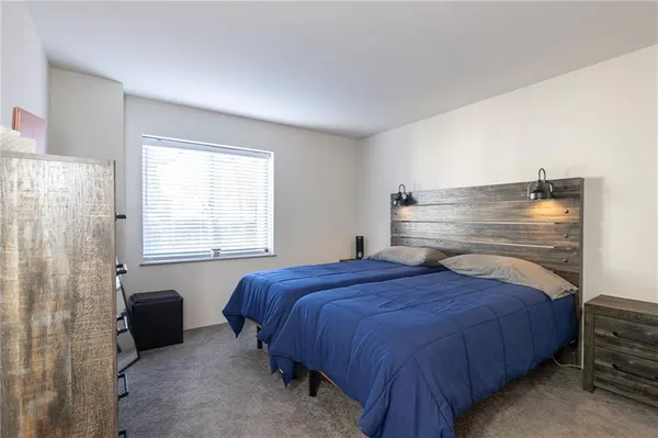$140,000 | 4550 Warwick Boulevard, Unit 206, Kansas City, MO 64111