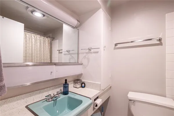$140,000 | 4550 Warwick Boulevard, Unit 206, Kansas City, MO 64111