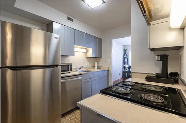 $140,000 | 4550 Warwick Boulevard, Unit 206, Kansas City, MO 64111