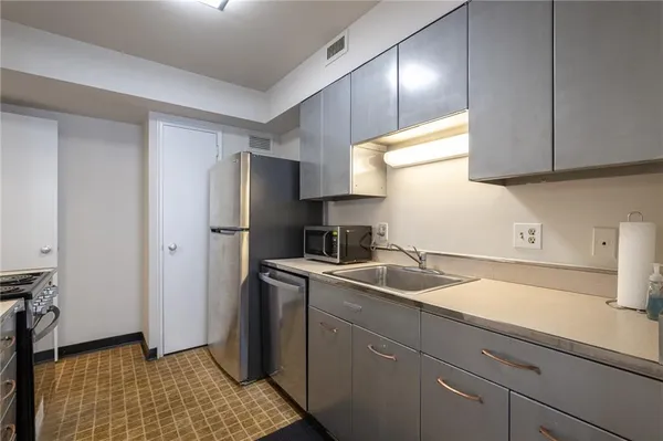 $140,000 | 4550 Warwick Boulevard, Unit 206, Kansas City, MO 64111