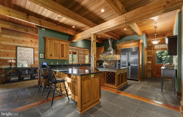a view of a dinning table and chairs in the patio