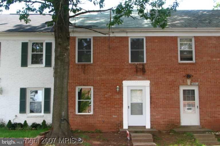 9349 Taney Road Manassas, VA 20110 - Photo 1 of 19 New stoop light and windows.