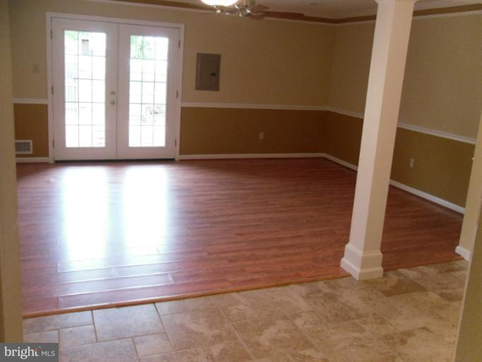 9349 Taney Road Manassas, VA 20110 - Photo 11 of 19 Gleaming 'Pergo' living area.