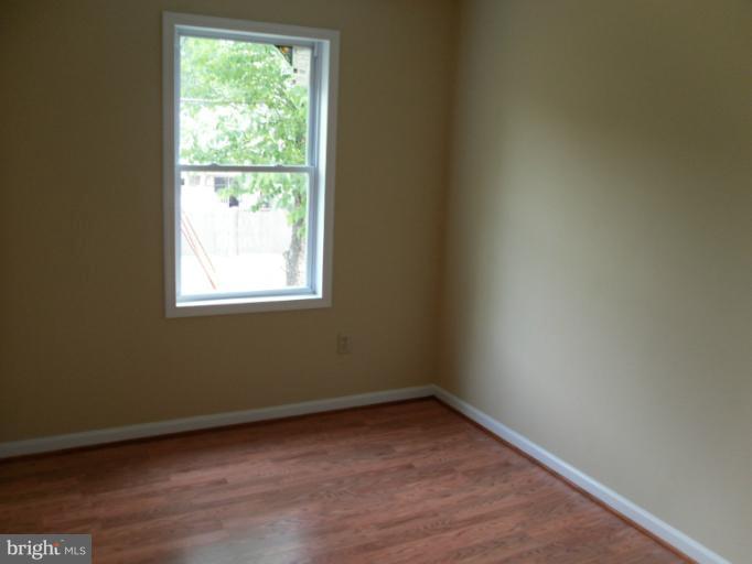 9349 Taney Road Manassas, VA 20110 - Photo 14 of 19 New window, flooring and paint in BR2