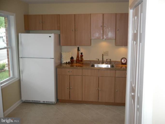 9349 Taney Road Manassas, VA 20110 - Photo 3 of 19 New refrigerator with icemaker.