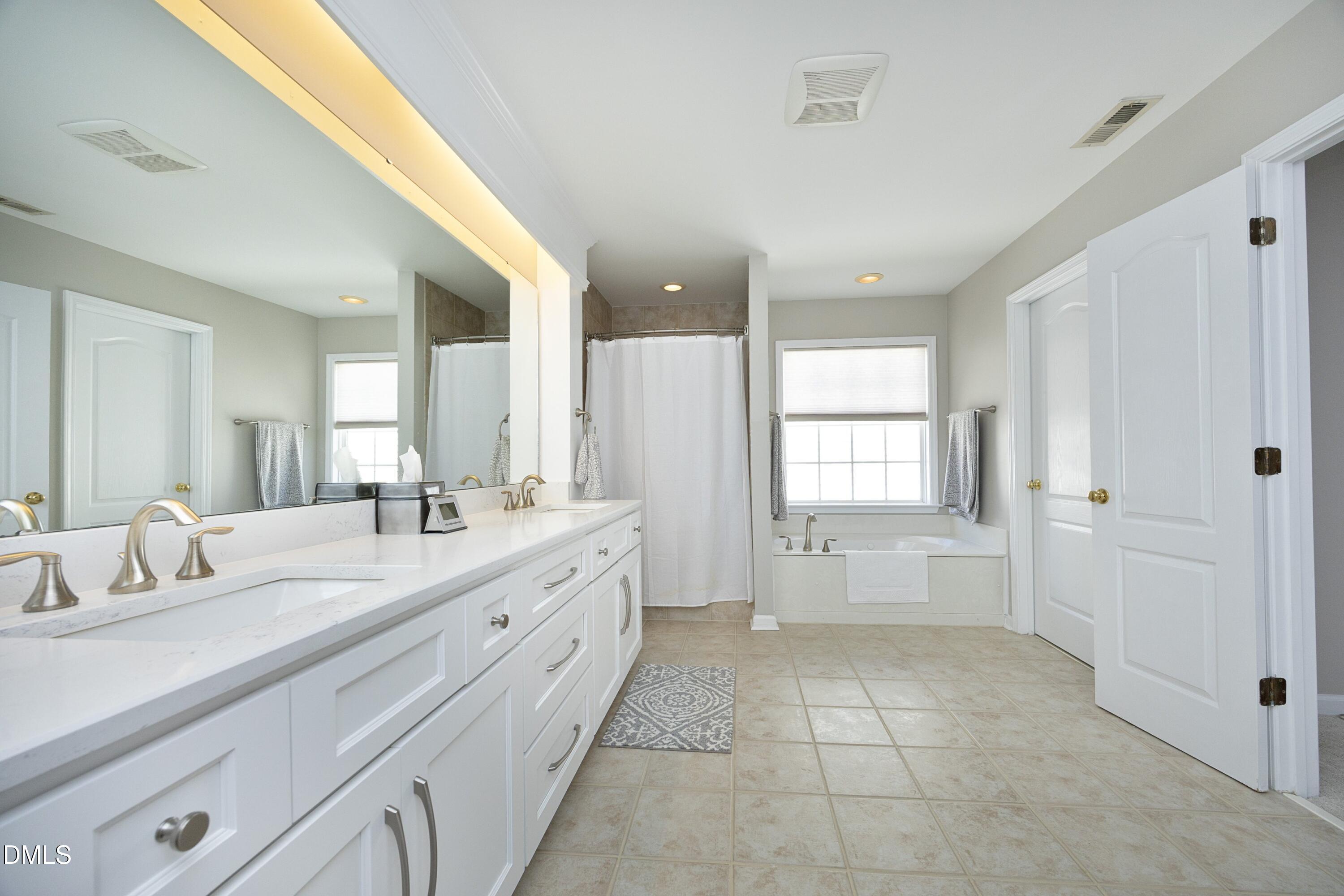 7537 Silver View Lane Raleigh, NC 27613 - Photo 24 of 50 23PrimaryBath
