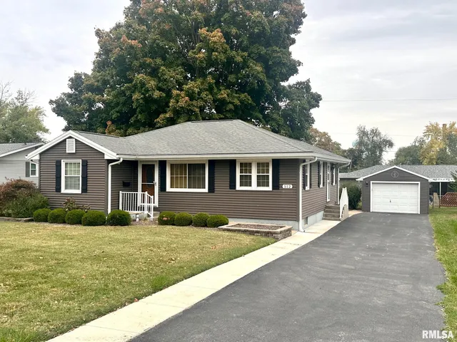 $158,000 | 512 West Greenwood Avenue, Jacksonville, IL 62650