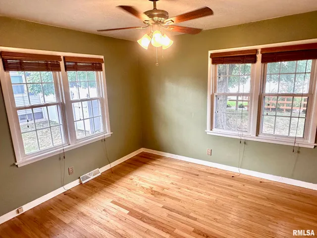 $158,000 | 512 West Greenwood Avenue, Jacksonville, IL 62650