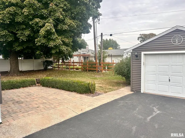 $158,000 | 512 West Greenwood Avenue, Jacksonville, IL 62650