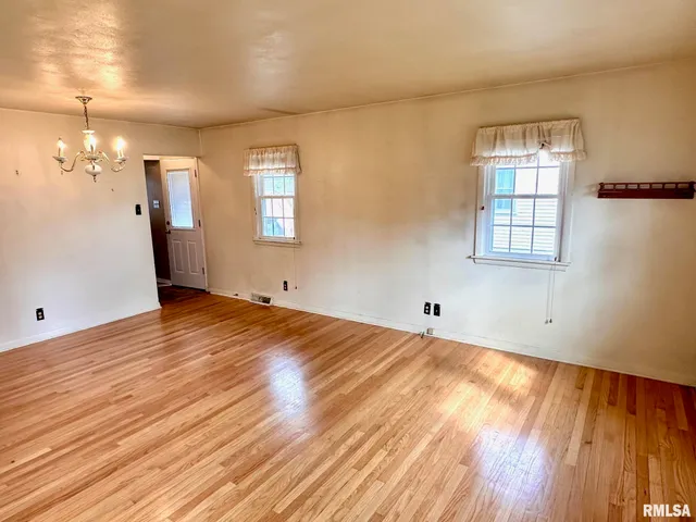 $158,000 | 512 West Greenwood Avenue, Jacksonville, IL 62650