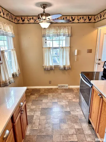 $158,000 | 512 West Greenwood Avenue, Jacksonville, IL 62650