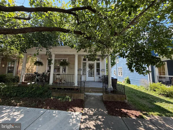 $1,645 | 320 Wolfe Street, Unit A, Fredericksburg, VA 22401