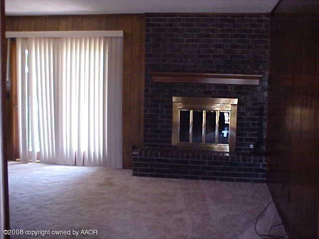 5123 Temple Drive Amarillo, TX 79110 - Photo 2 of 6 Living Room