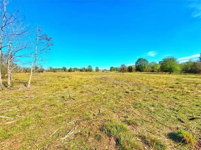a view of a lake with an ocean beach