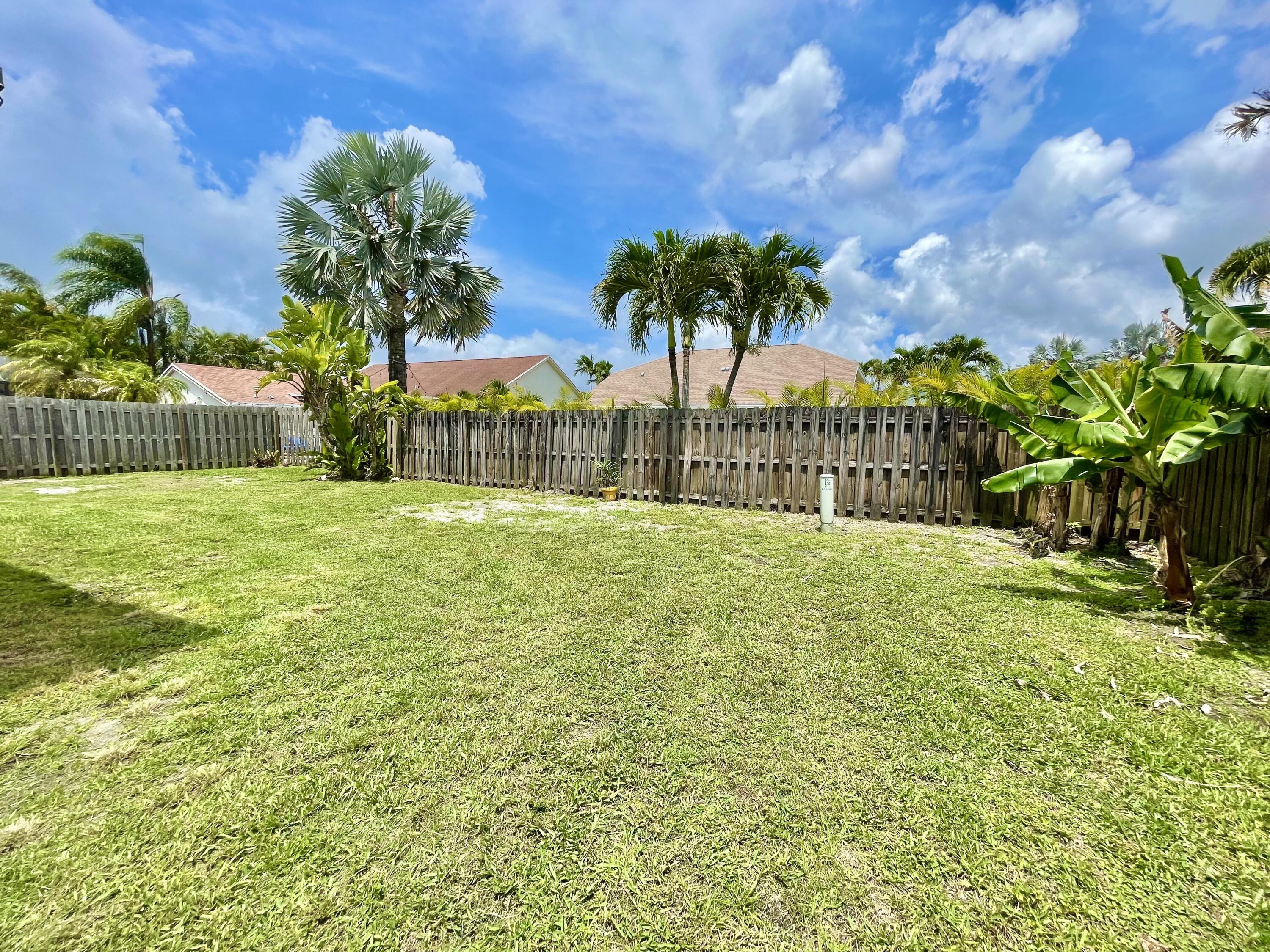 22550 Grouper Court Boca Raton, FL 33428 - Photo 2 of 20 Spacious Fenced Yard