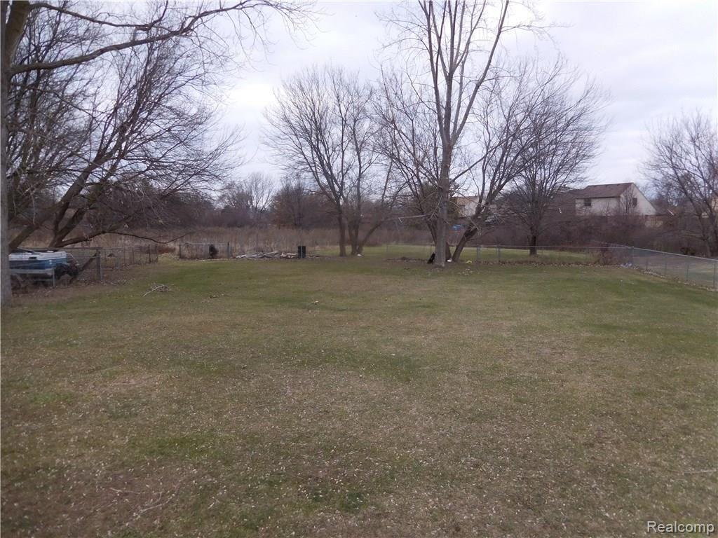 17619 21 Mile Road Macomb, MI 48044 - Photo 4 of 24 DSCN0228.JPG