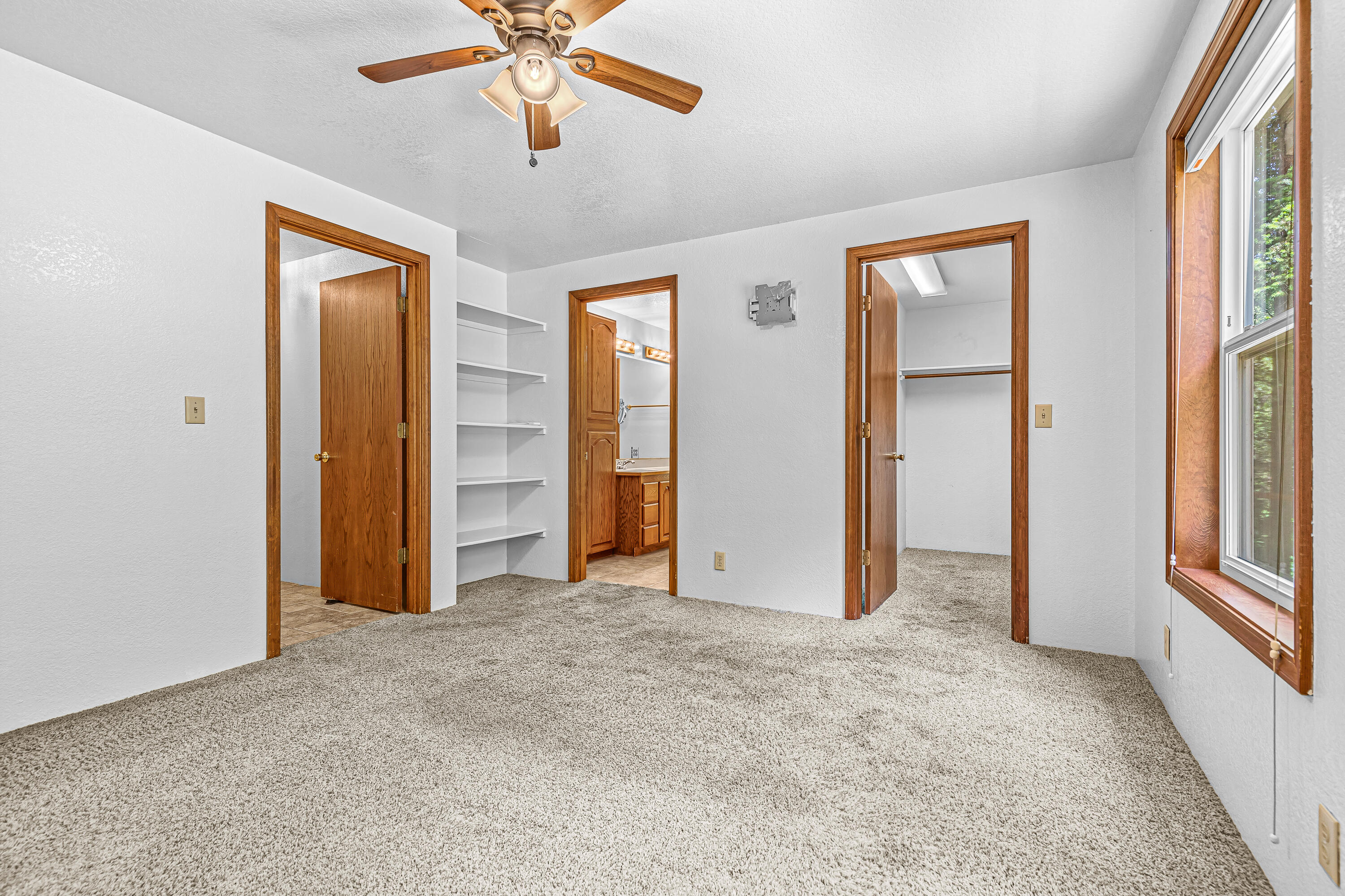 311 Peco Road Grants Pass, OR 97526 - Photo 16 of 67 9R9A1379