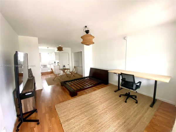 $1,850 | 158 Ocean Drive, Unit 306, Miami Beach, FL 33139