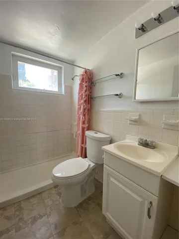 $1,950 | 158 Ocean Drive, Unit 306, Miami Beach, FL 33139