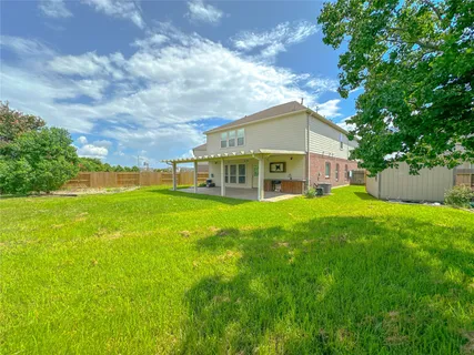 a view of a back yard of the house