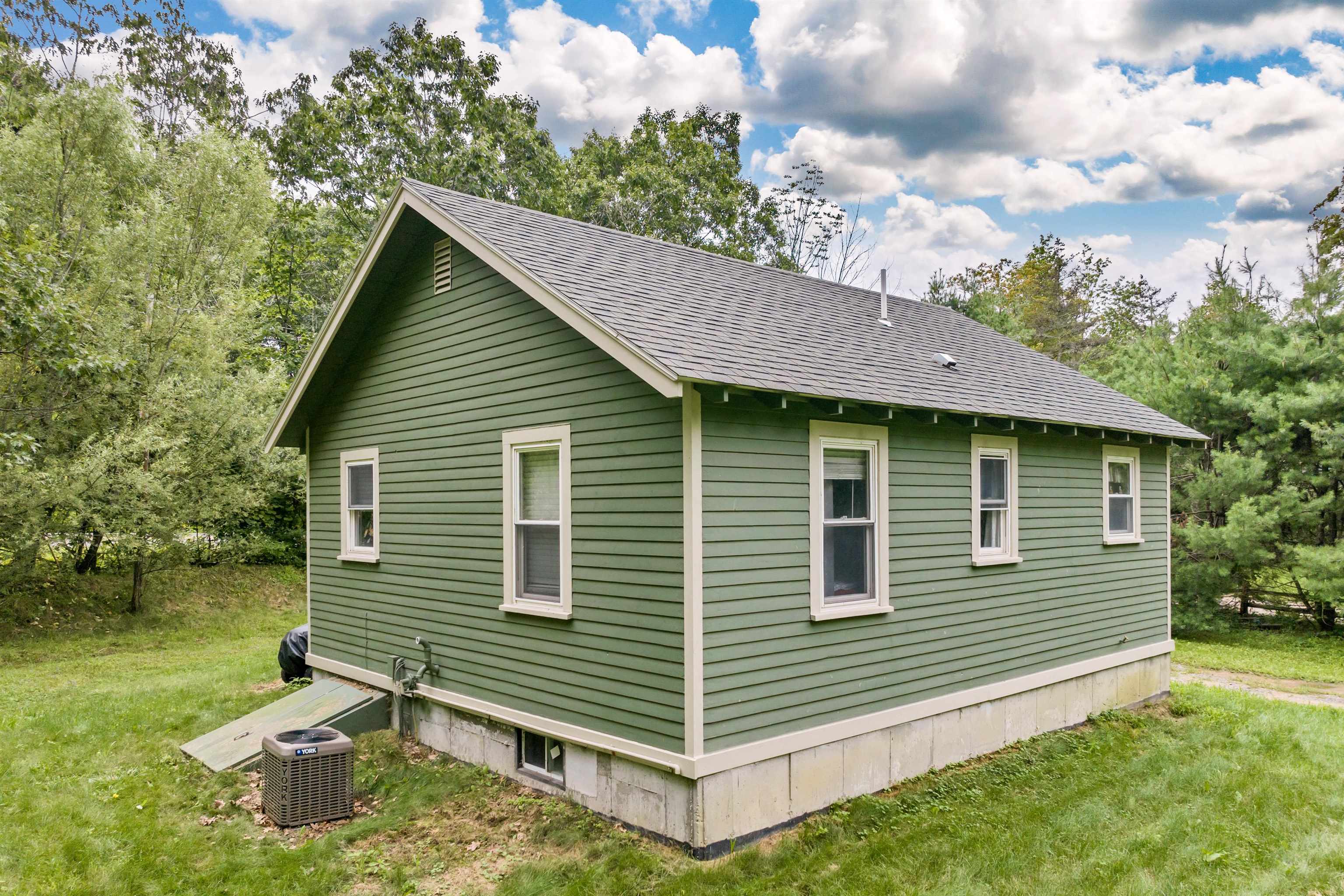 1 White Grove Road Nottingham, NH 03290 - Photo 5 of 36 Gallery Image 5