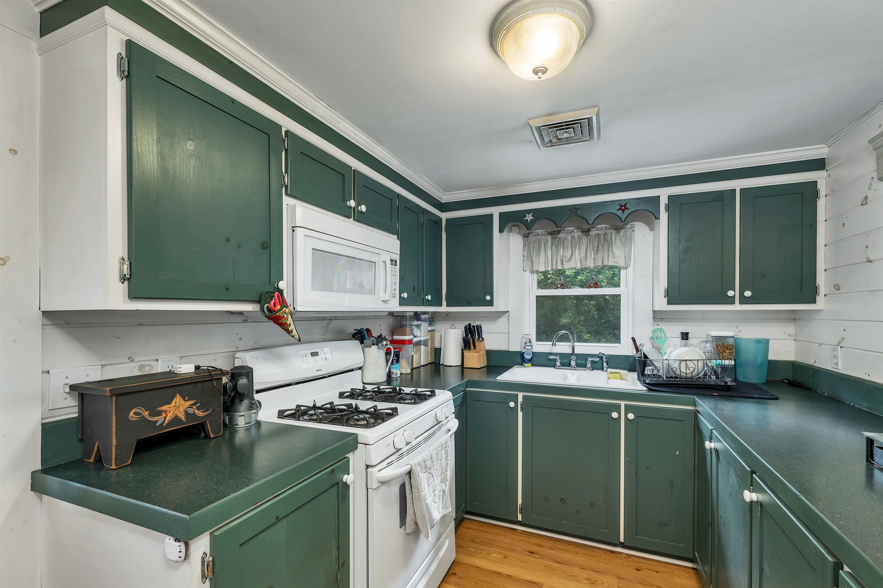 1 White Grove Road Nottingham, NH 03290 - Photo 7 of 36 Gallery Image 7