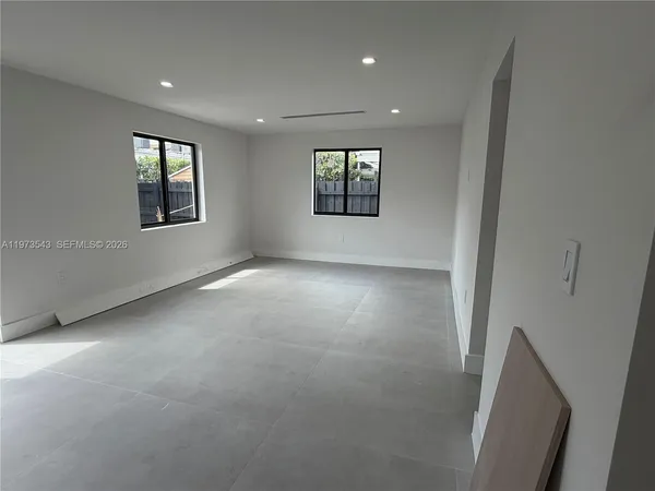 a view of a house with backyard