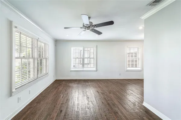$2,850 | 7302 Kenwell Street, Dallas, TX 75209