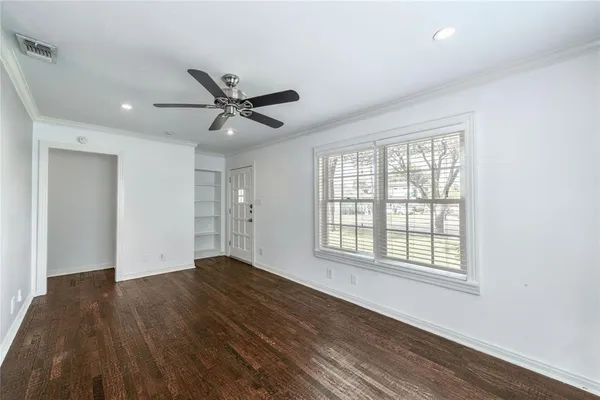 $2,850 | 7302 Kenwell Street, Dallas, TX 75209