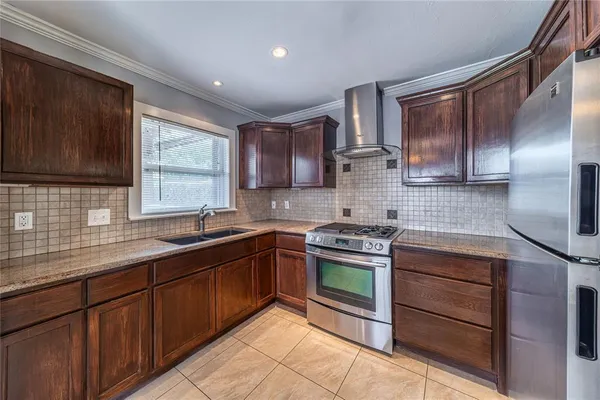 $2,850 | 7302 Kenwell Street, Dallas, TX 75209