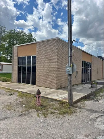 $114,900 | 100 Northeast 2nd Street, Hardin, MO 64035