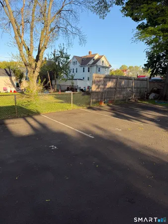 $2,000 | 220 Alpine Street, Bridgeport, CT 06610