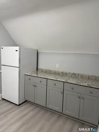 $2,000 | 220 Alpine Street, Bridgeport, CT 06610