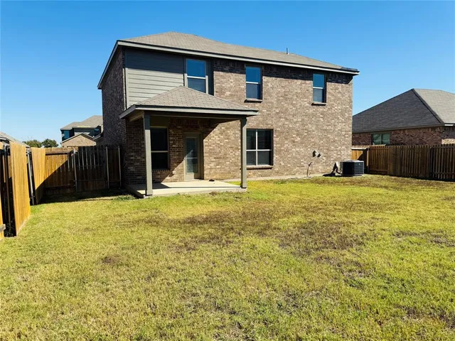 a view of a house with yard and porch