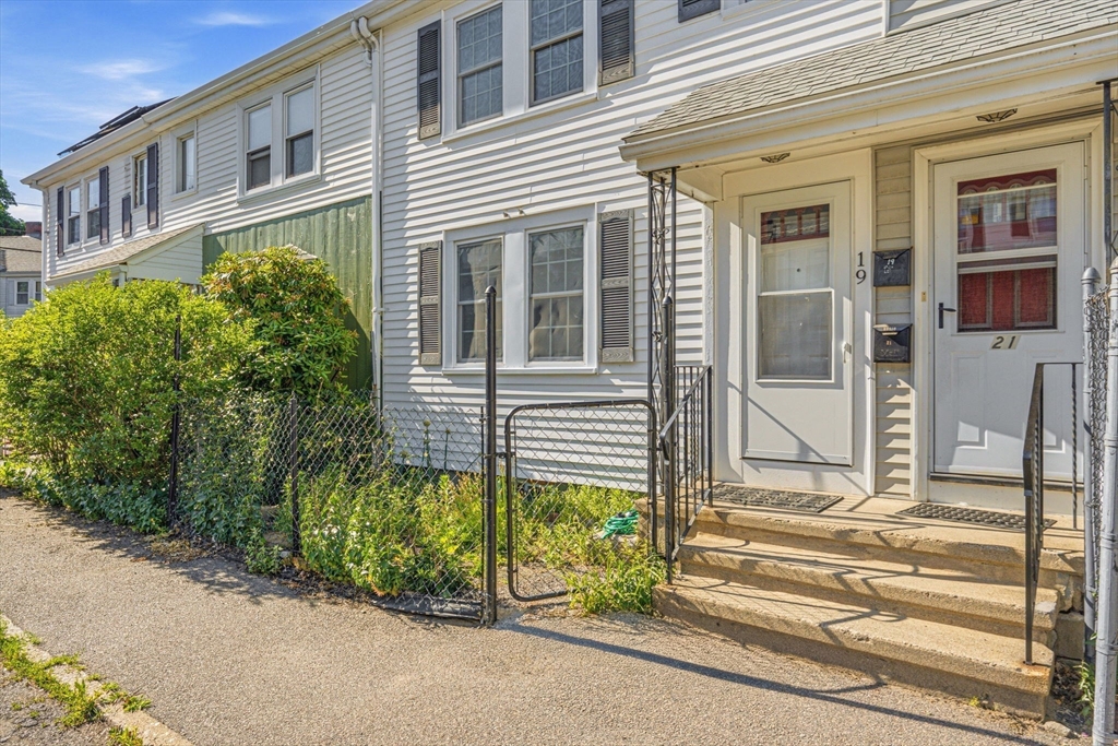 19 Keyes Street Quincy, MA 02169 - Photo 3 of 36
