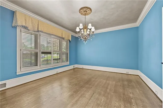 a view of empty room with window