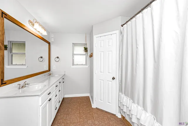 $214,900 | 11553 Mary Lee Drive, Denham Springs, LA 70726