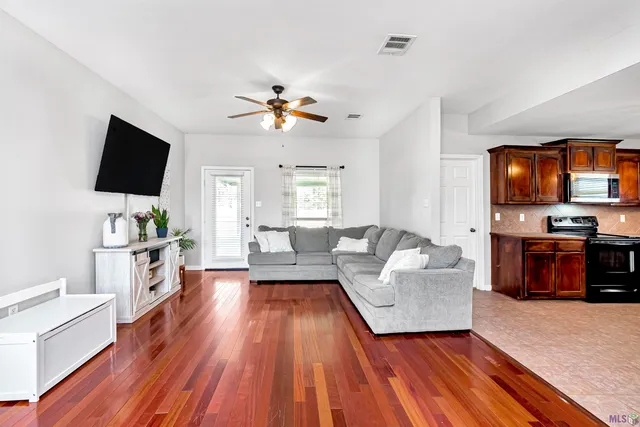 $214,900 | 11553 Mary Lee Drive, Denham Springs, LA 70726