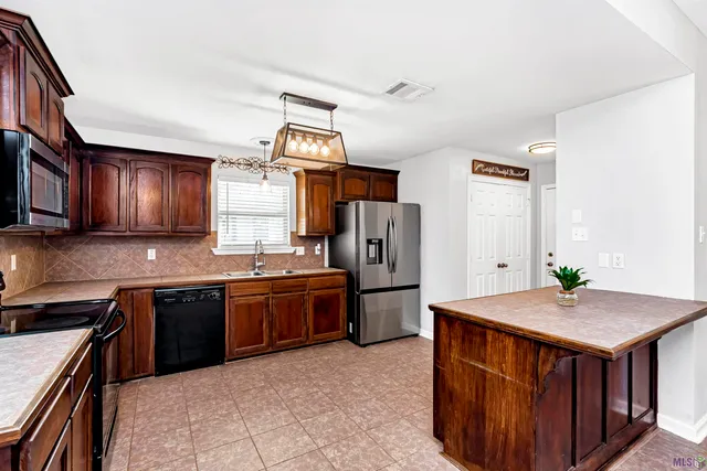 $214,900 | 11553 Mary Lee Drive, Denham Springs, LA 70726