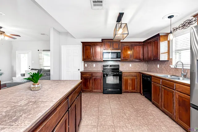 $214,900 | 11553 Mary Lee Drive, Denham Springs, LA 70726