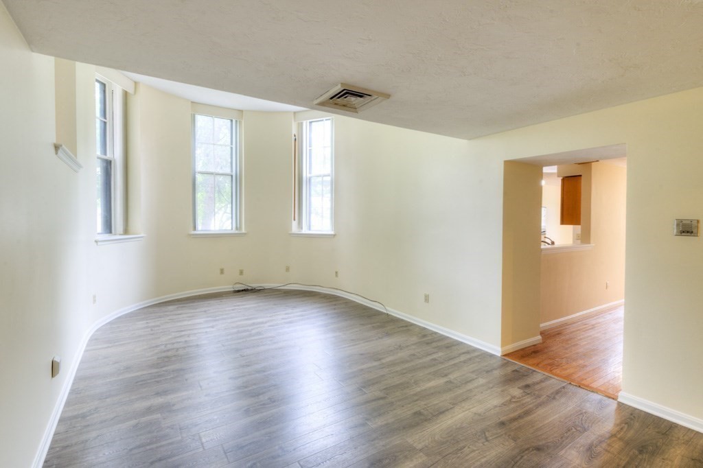 321 Plantation Street, Unit 102 Worcester, MA 01604 - Photo 8 of 35