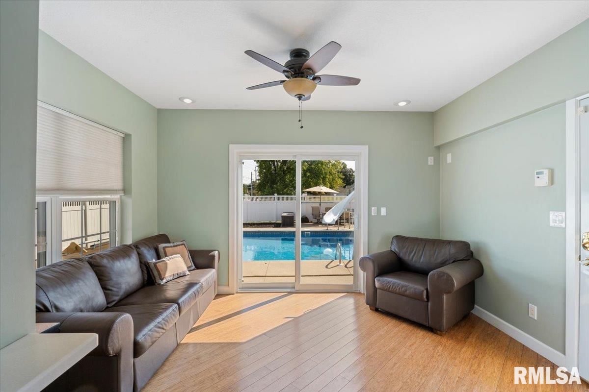 555 25th Avenue Moline, IL 61265 - Photo 17 of 41