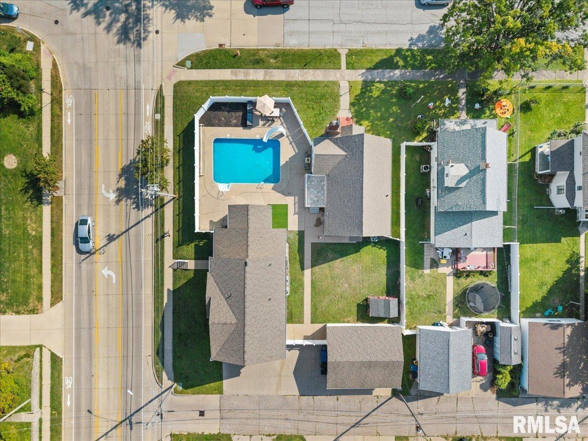 555 25th Avenue Moline, IL 61265 - Photo 3 of 41