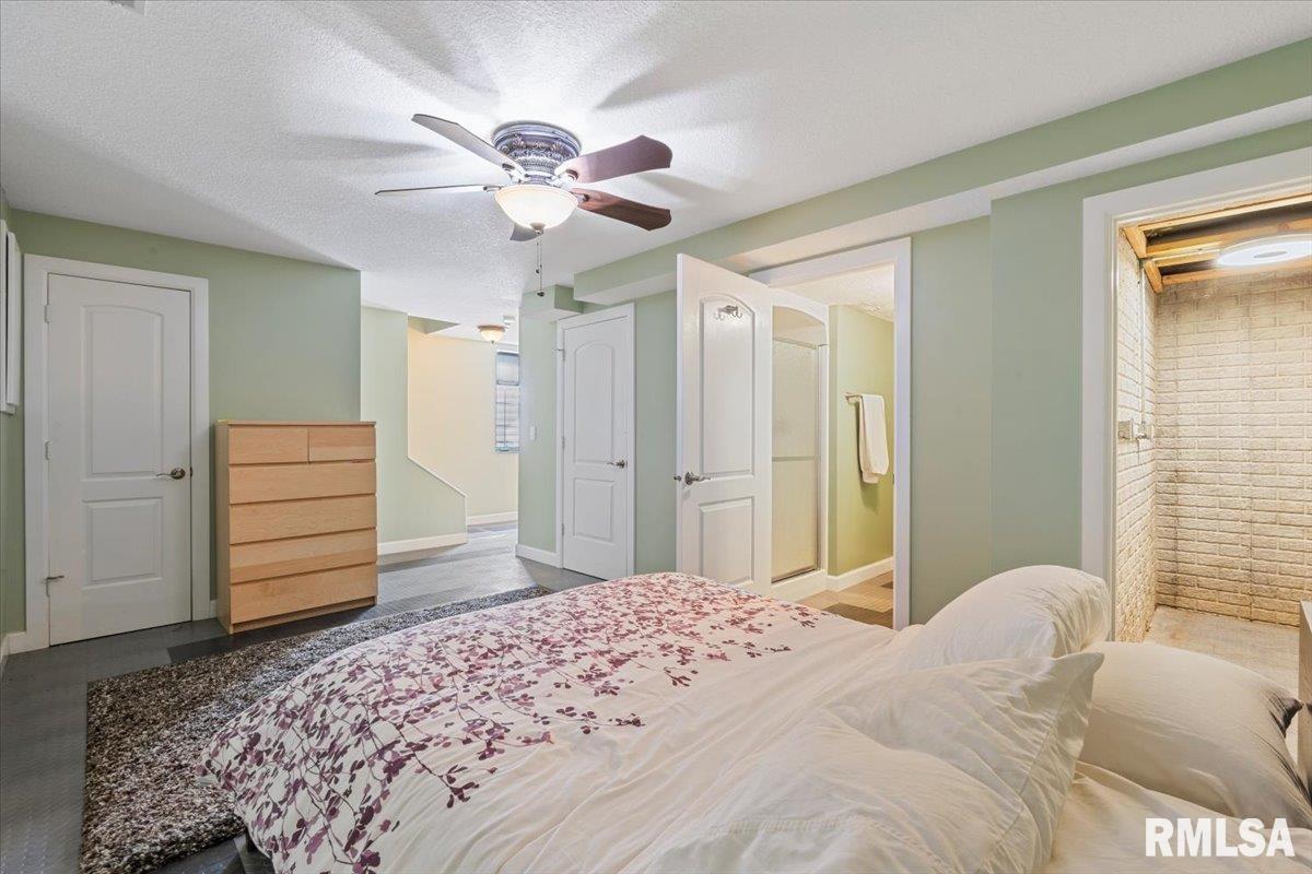 555 25th Avenue Moline, IL 61265 - Photo 34 of 41