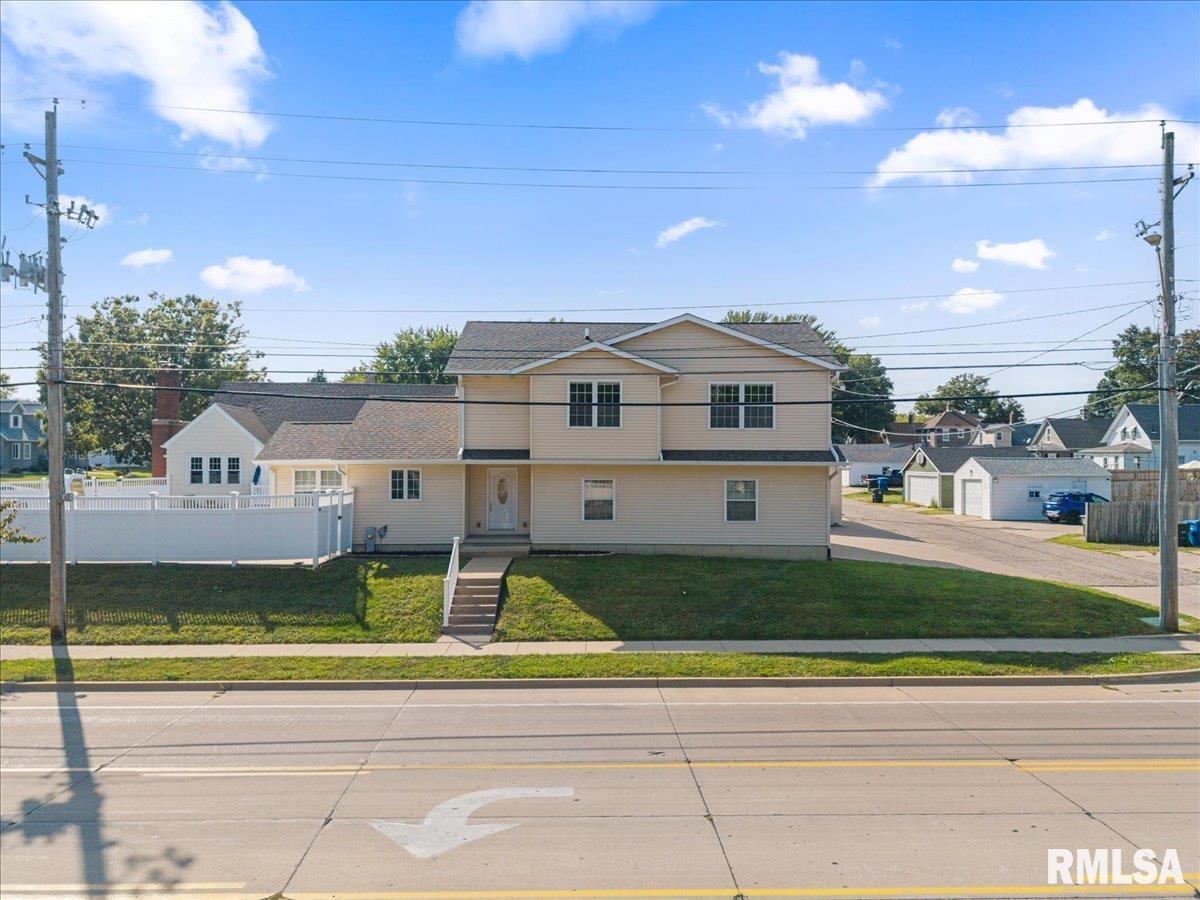 555 25th Avenue Moline, IL 61265 - Photo 7 of 41