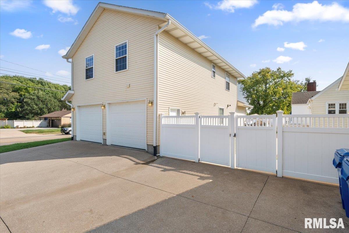 555 25th Avenue Moline, IL 61265 - Photo 8 of 41