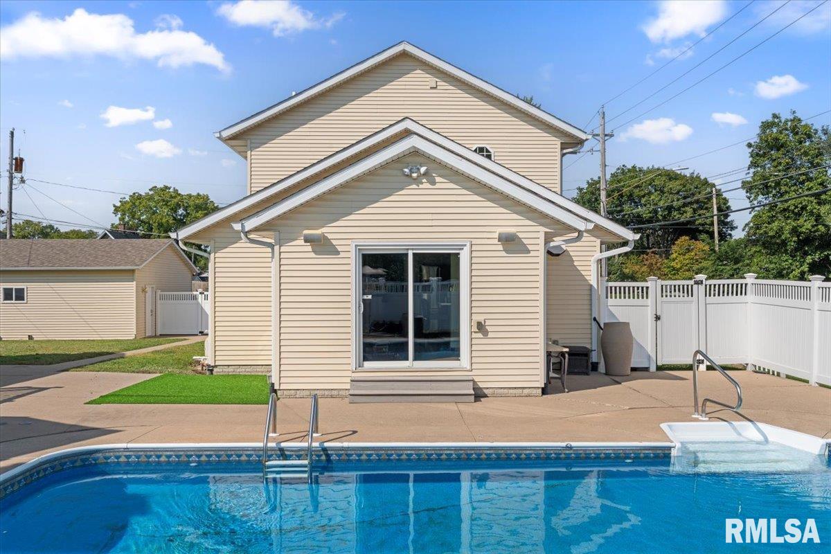 555 25th Avenue Moline, IL 61265 - Photo 10 of 41