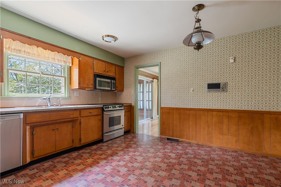 162 South Tamarack Road Akron, OH 44319 - Photo 12 of 39 Gallery Image 12