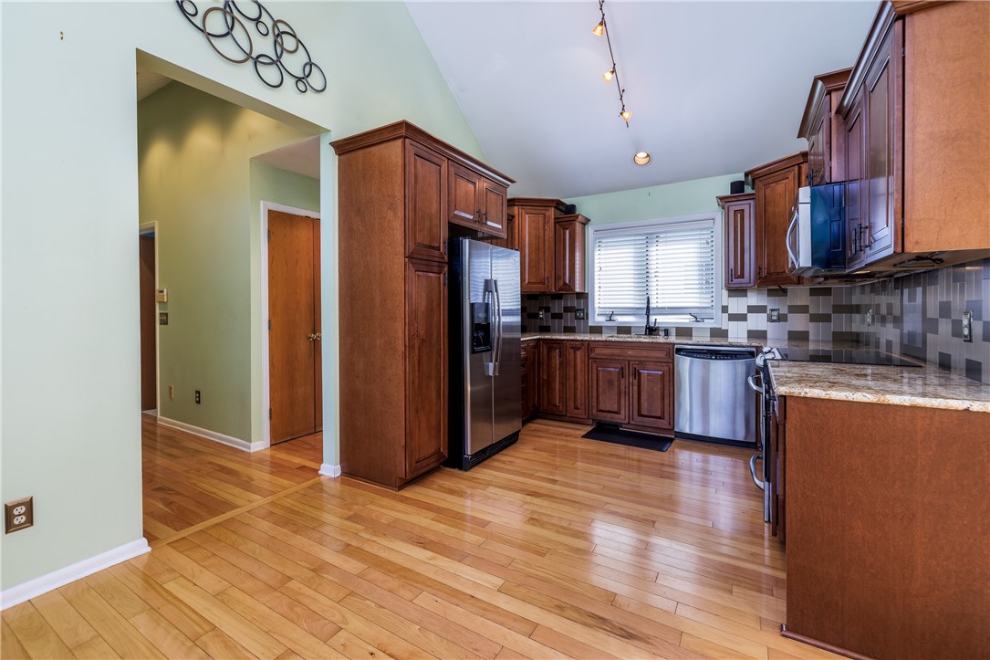 1 Woods Point Penfield, NY 14580 - Photo 14 of 49