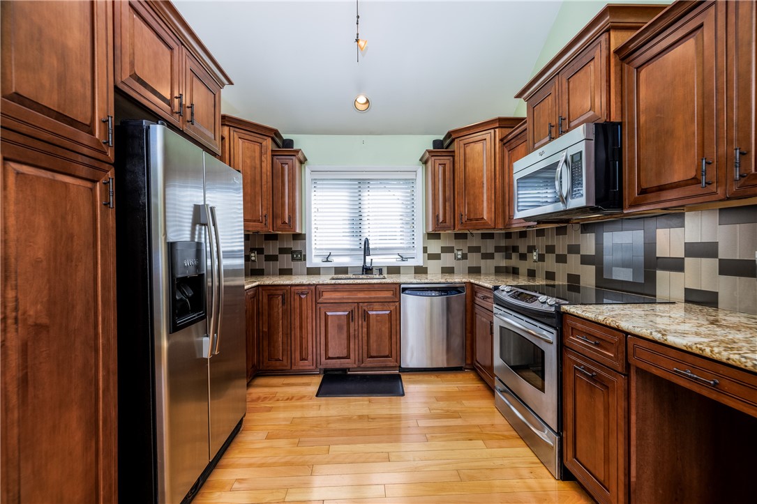 1 Woods Point Penfield, NY 14580 - Photo 16 of 49